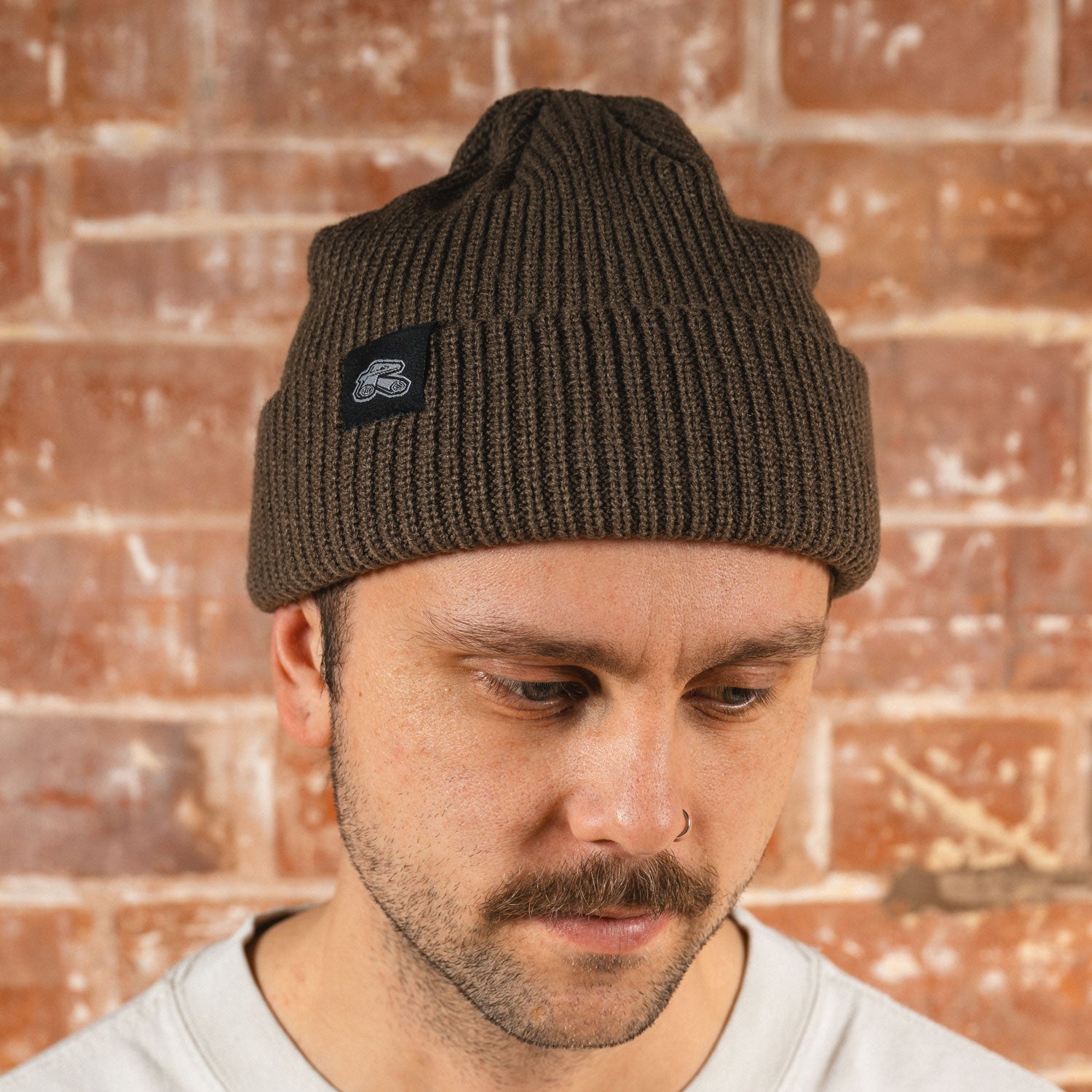 R Label Beanie - Walnut